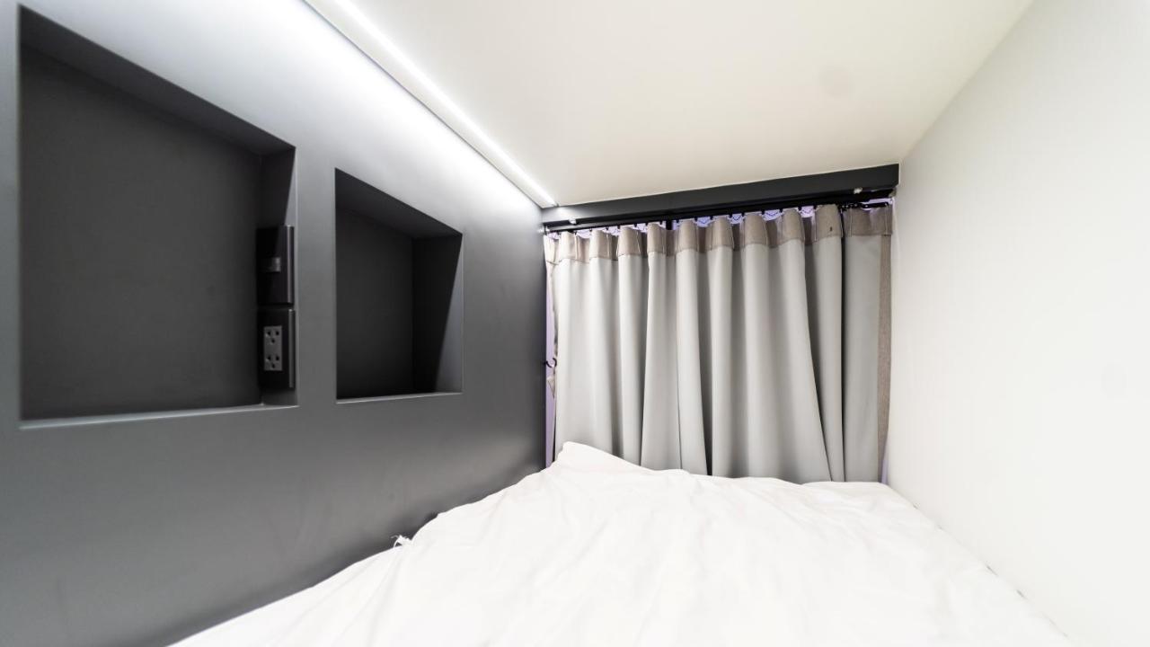 Pier 808 Hostel 방콕 외부 사진